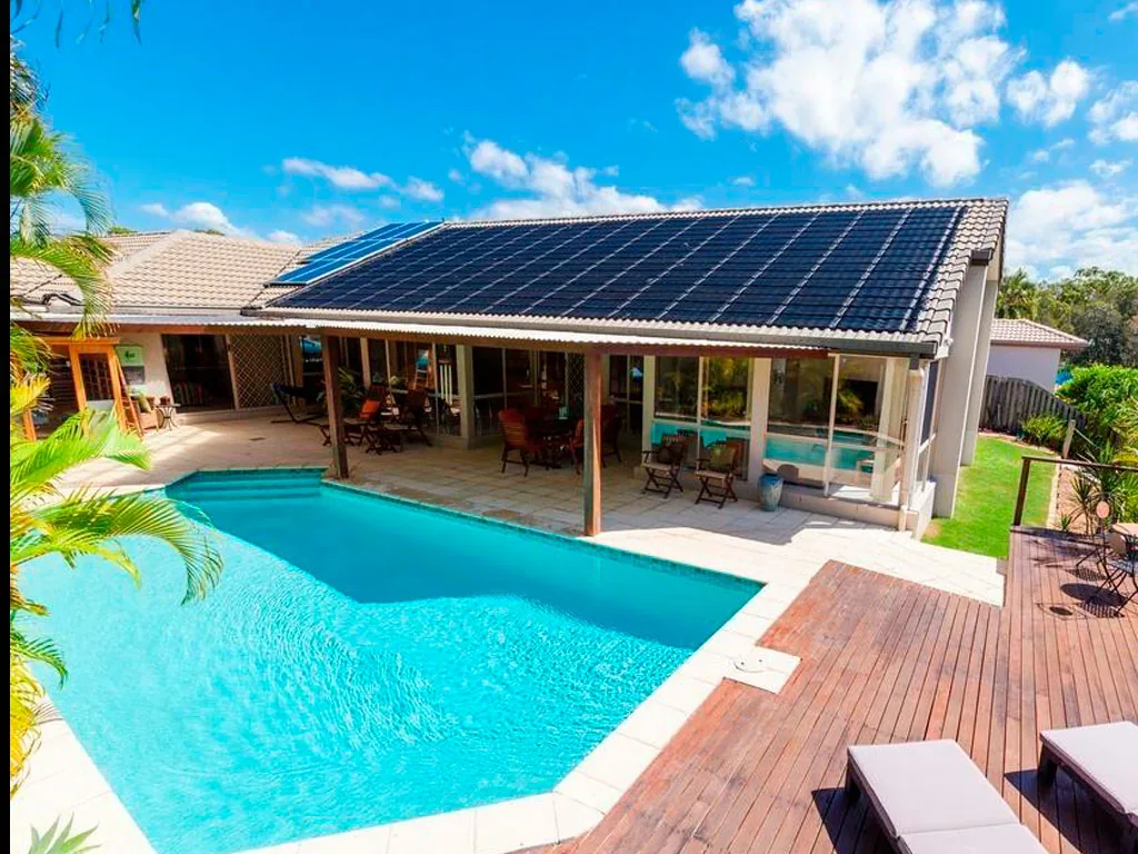Sistema solar para calefacción de pileta instalado por Piletas Norte